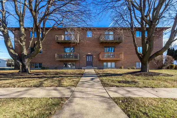 4195 Fairview Drive #4, Bettendorf, IA 52722