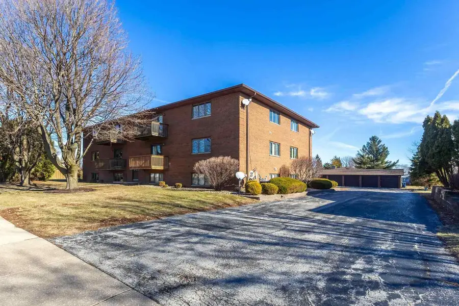 4195 Fairview Drive #4, Bettendorf, IA 52722 - #2