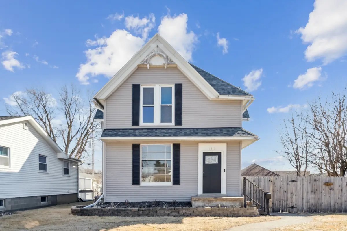 1315 Pershing Boulevard, Clinton, IA 52732 - #1