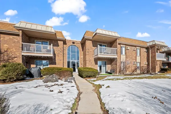2411 N Kennicott Drive #2B, Arlington Heights, IL 60004