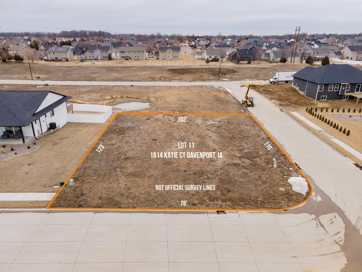5820 Indigo Avenue, Davenport, IA 52807 - #1