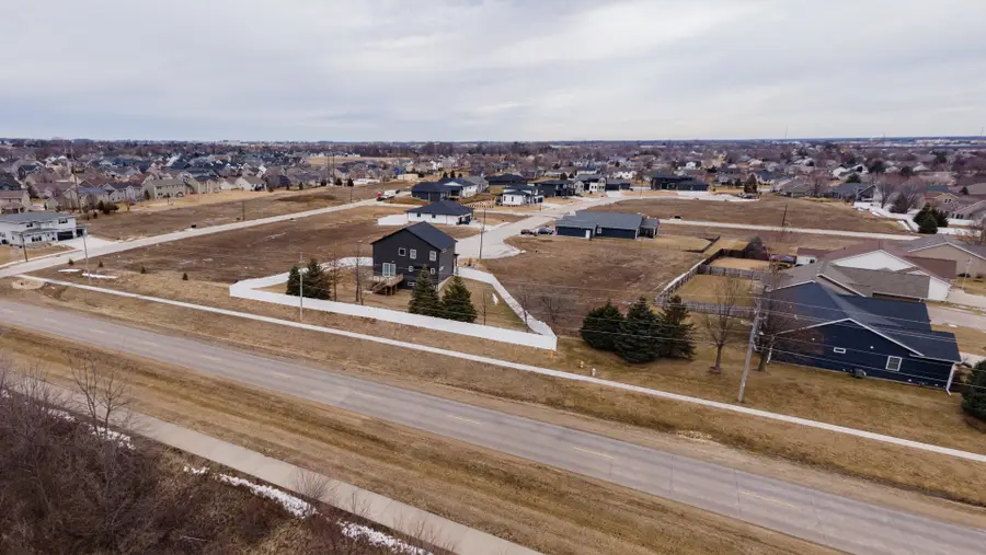 5820 Indigo Avenue, Davenport, IA 52807 - #3
