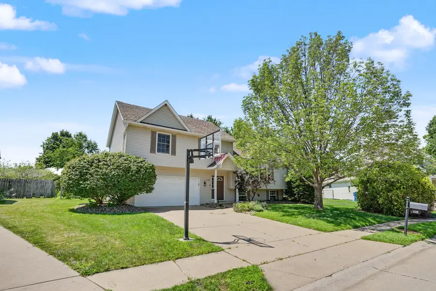 5128 Woodland Court, Davenport, IA 52807 - #2