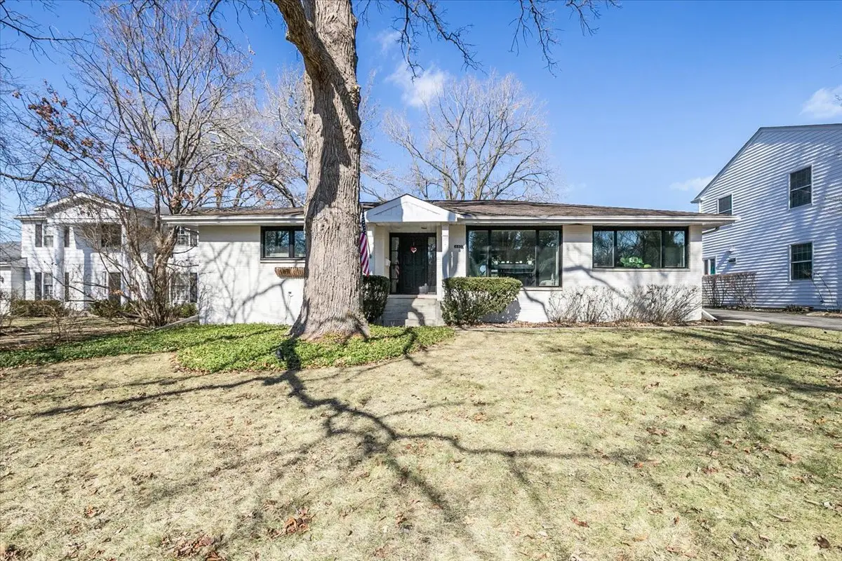 440 W Sheridan Place, Lake Bluff, IL 60044 - #1