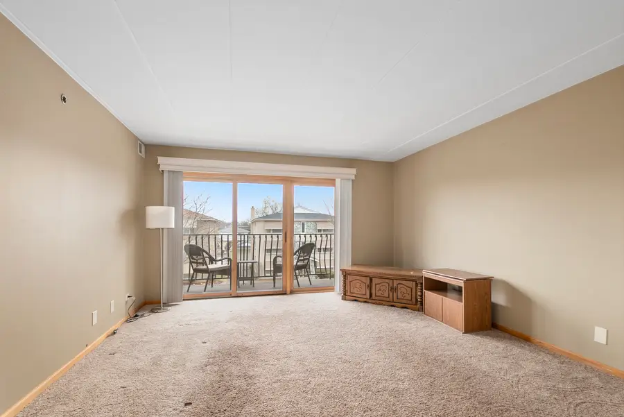 10404 S Keating Avenue #2B, Oak Lawn, IL 60453 - #3