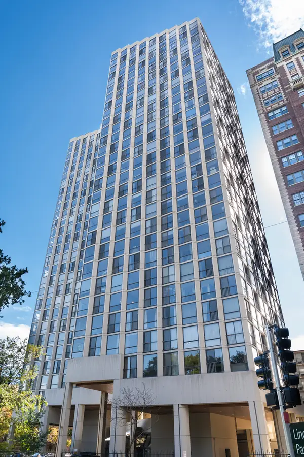 345 W Fullerton Parkway #1801, Chicago, IL 60614