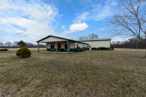 7198 Omega Road, Kinmundy, IL 62854