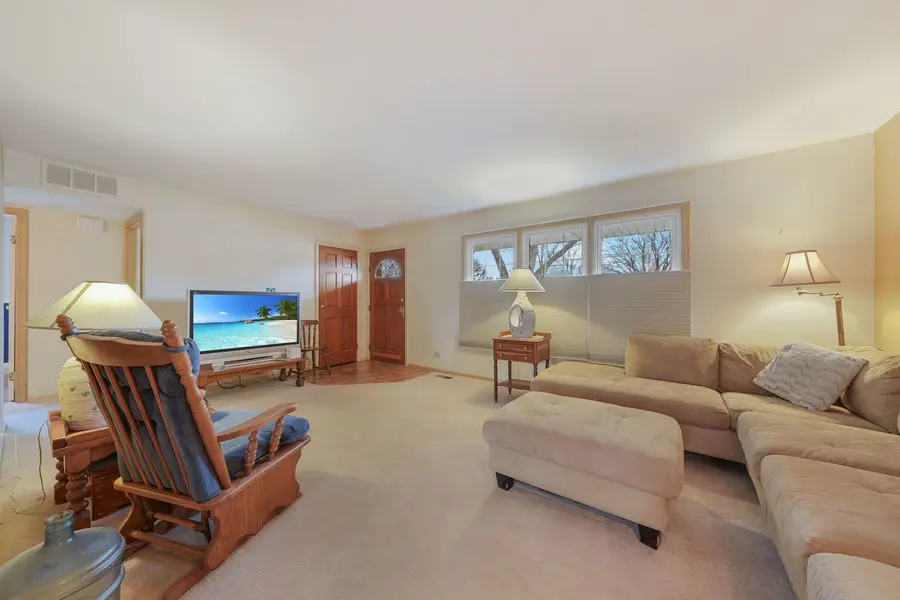 184 S Circle Avenue, Bloomingdale, IL 60108 - #3