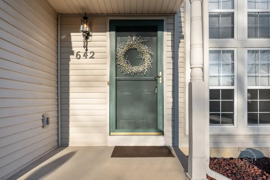 642 Nichole Lane, Geneva, IL 60134 - #2