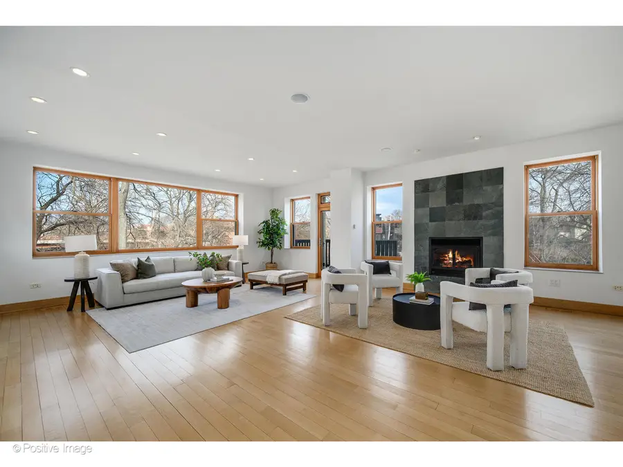 2801 W Eastwood Avenue, Chicago, IL 60625 - #3