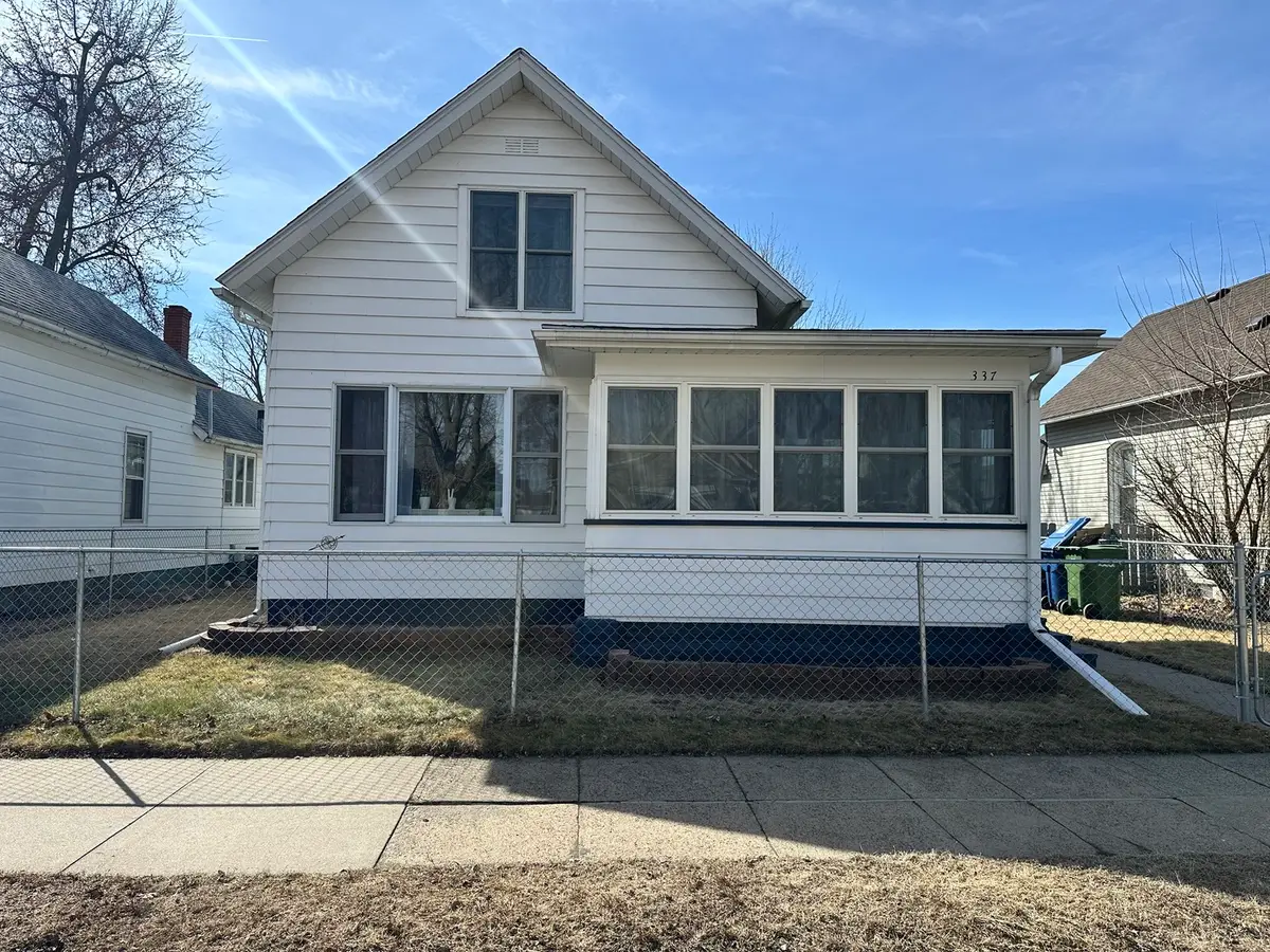 337 4th Avenue N, Clinton, IA 52732 - #1
