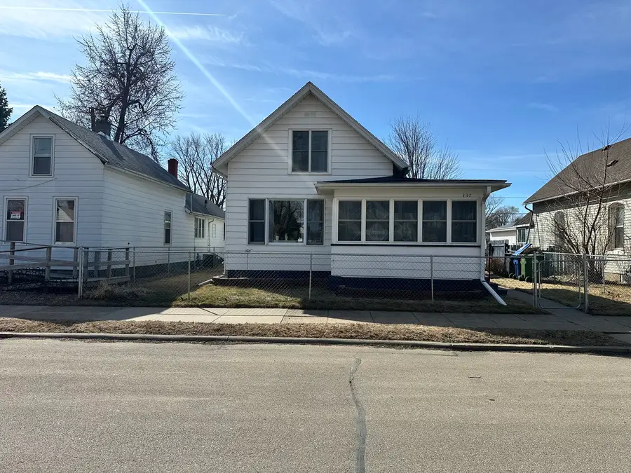 337 4th Avenue N, Clinton, IA 52732 - #3