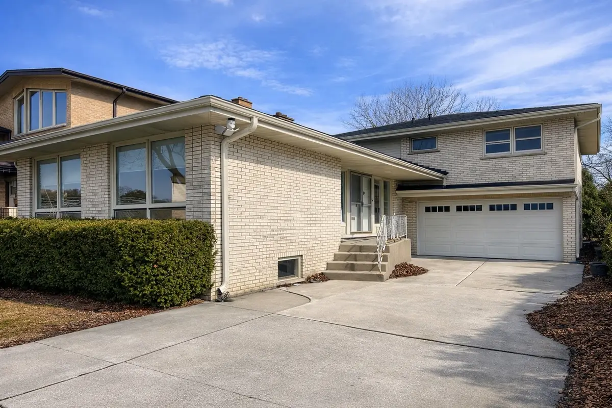 6923 N Avers Avenue, Lincolnwood, IL 60712 - #1