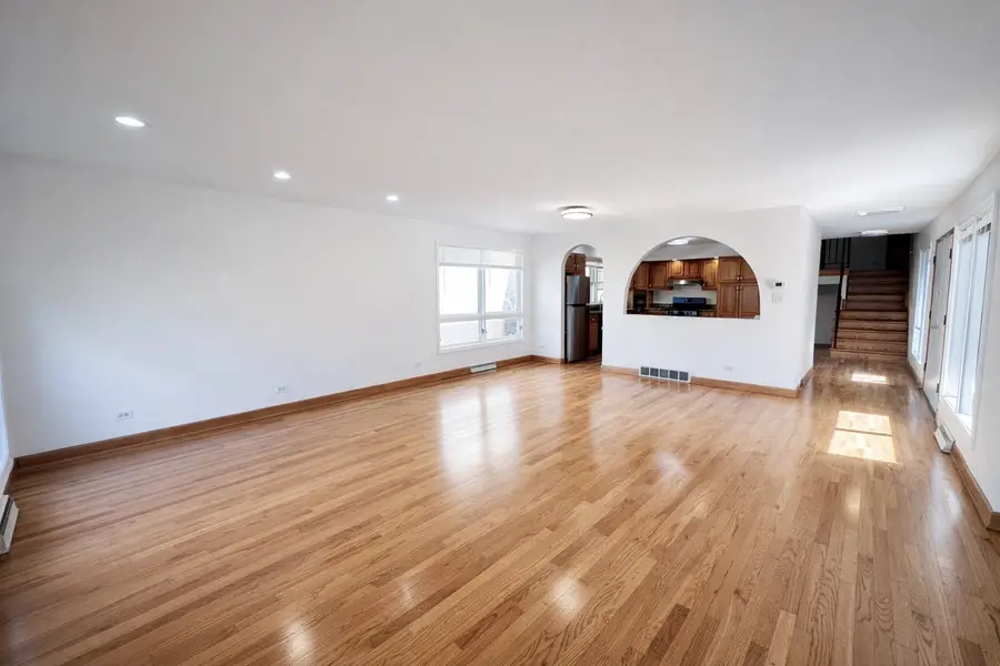 6923 N Avers Avenue, Lincolnwood, IL 60712 - #3