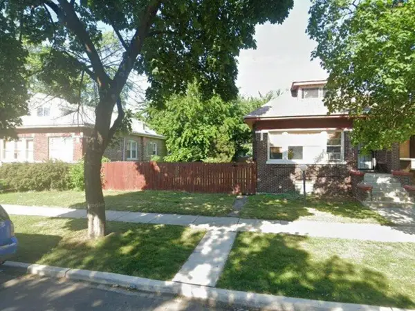 8356 S Paxton Avenue, Chicago, IL 60617