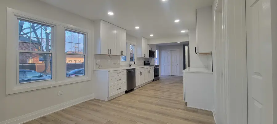 7501 W Winnemac Avenue, Harwood Heights, IL 60706 - #2