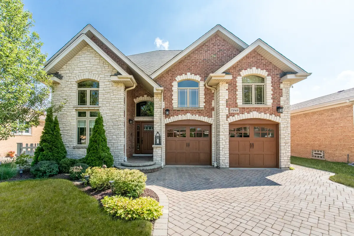 7245 W Lee Street, Niles, IL 60714 - #1