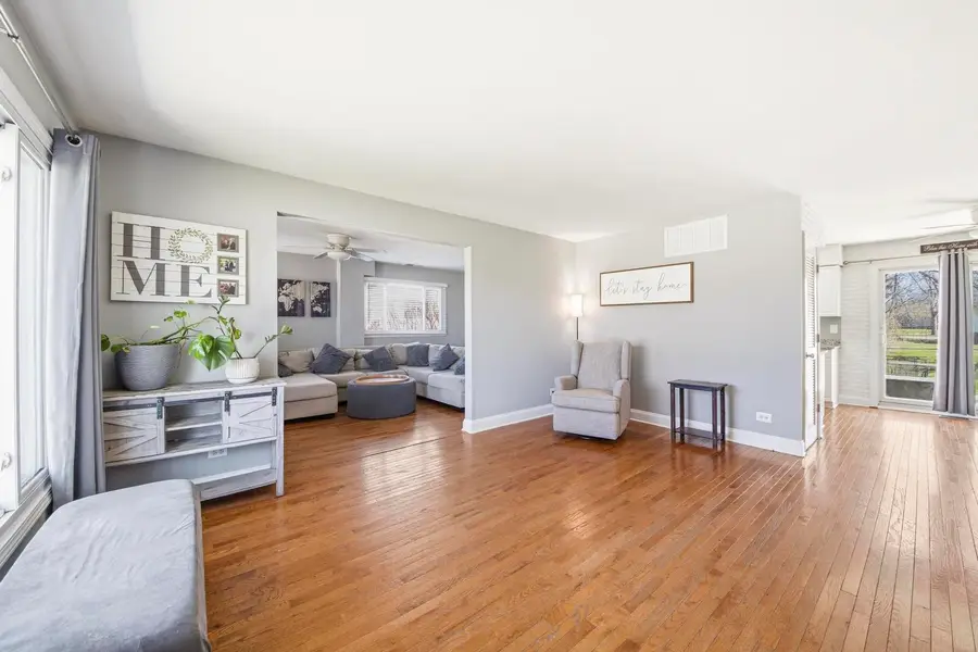 581 Charing Cross Road, Elk Grove Village, IL 60007 - #2