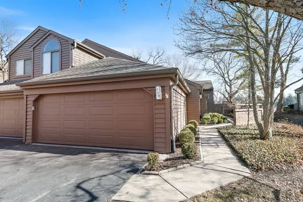 709 Woodbridge Court #709, Lake Barrington, IL 60010