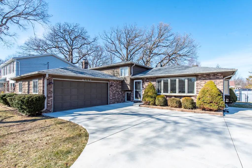 4232 Kenwood Avenue, Gurnee, IL 60031 - #1
