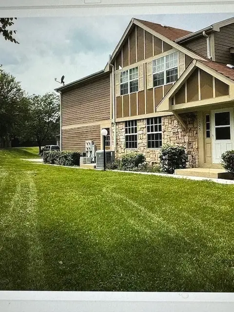 105 Maplewood Drive #85B, Vernon Hills, IL 60061