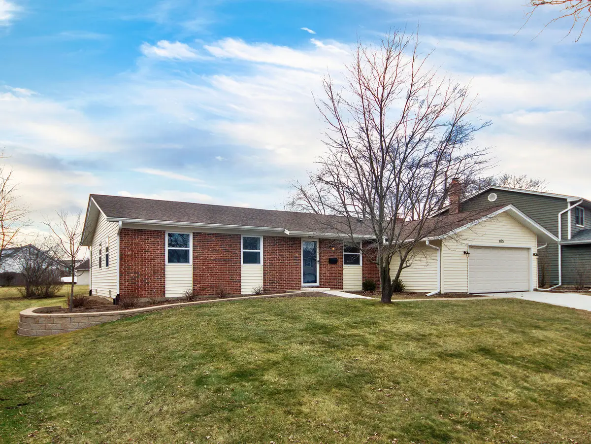 825 Concord Lane, Hoffman Estates, IL 60192 - #1