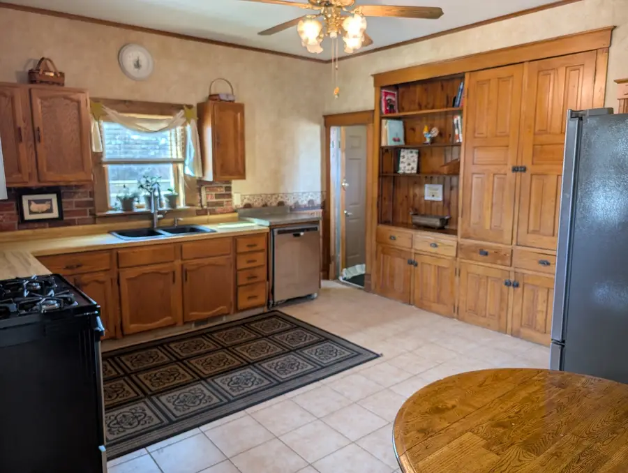 502 N Walnut Avenue, Forreston, IL 61030 - #2