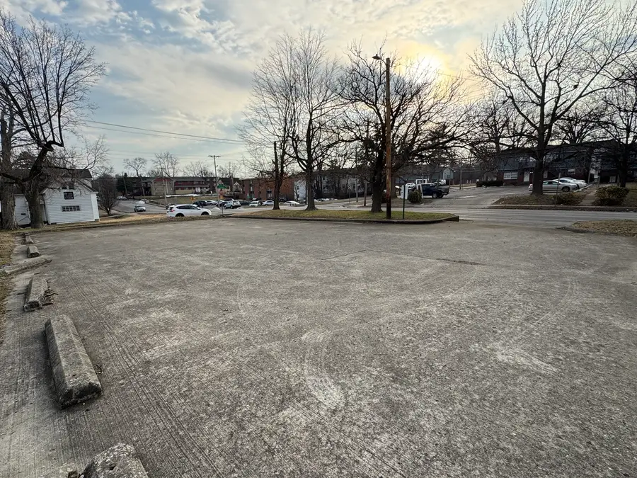 514 W College Street, Carbondale, IL 62901 - #2