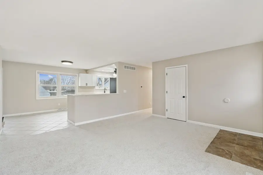 205 Park Lane Circle, Eldridge, IA 52748 - #3