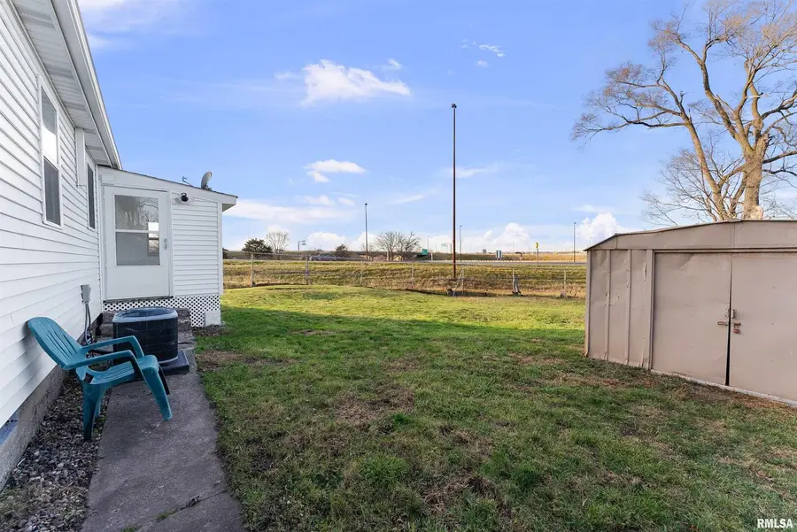 3221 66th Avenue, Moline, IL 61265 - #3