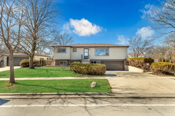426 S Cedarcrest Drive, Schaumburg, IL 60193