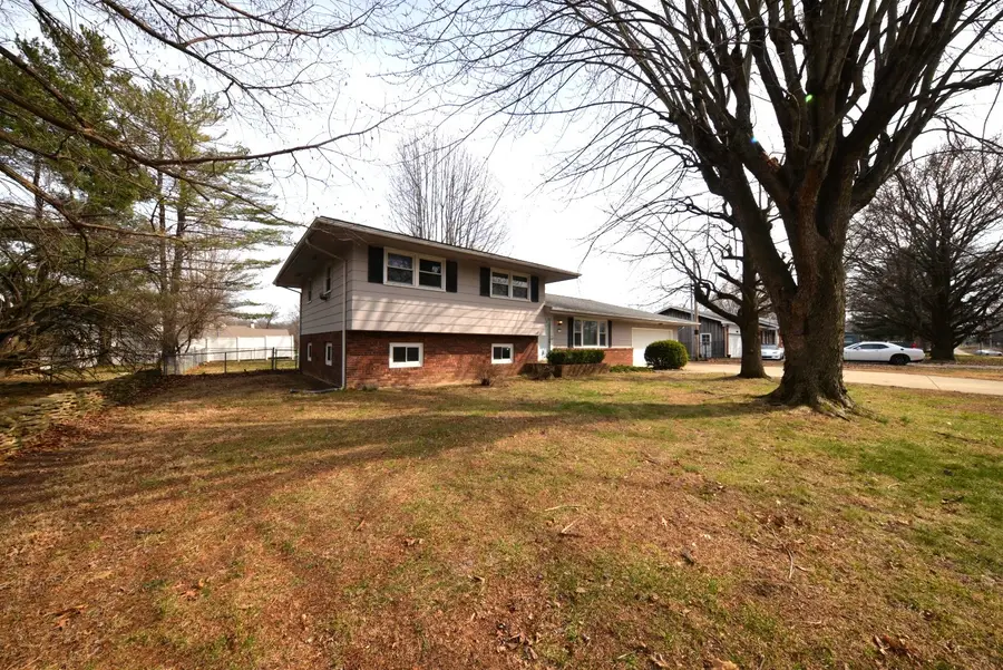 412 N 42nd Street, Mount Vernon, IL 62864 - #3