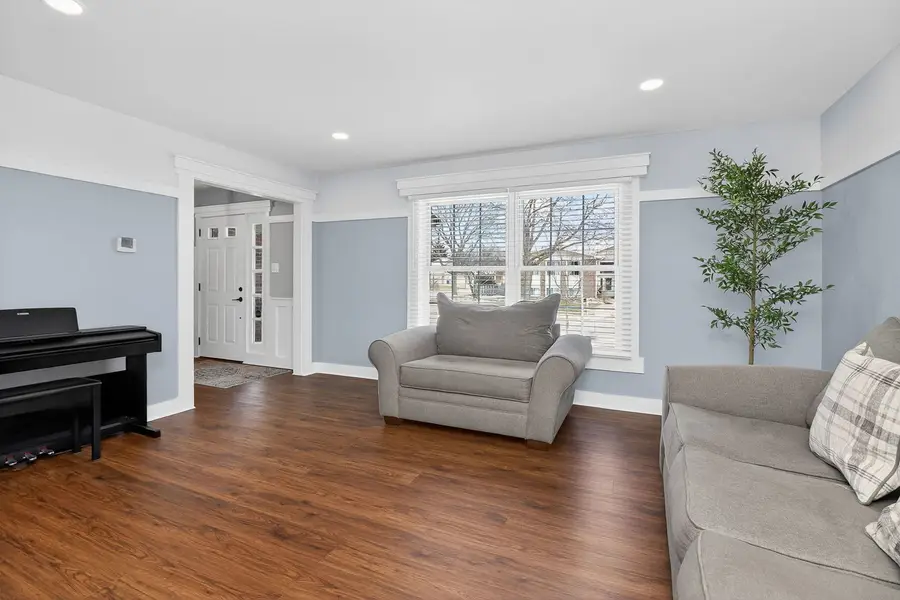 1542 Castlewood Drive, Wheaton, IL 60189 - #3