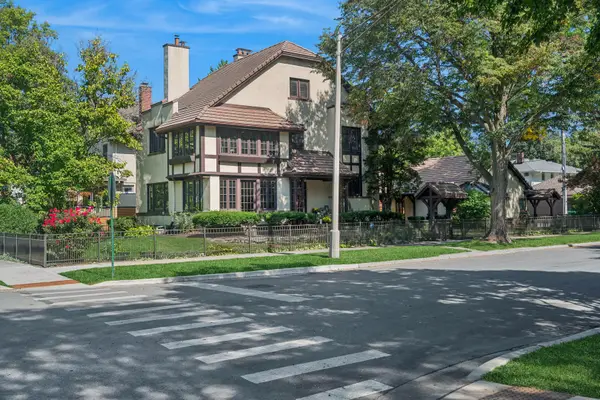 800 N Oak Park Avenue, Oak Park, IL 60302