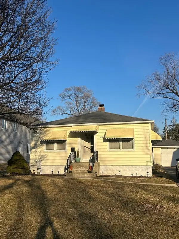 952 N Loomis Street, Naperville, IL 60563