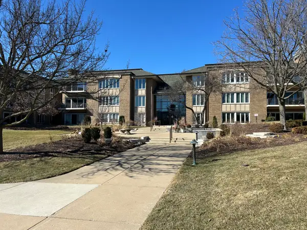 1 Oak Brook Club Drive #A105, Oak Brook, IL 60523