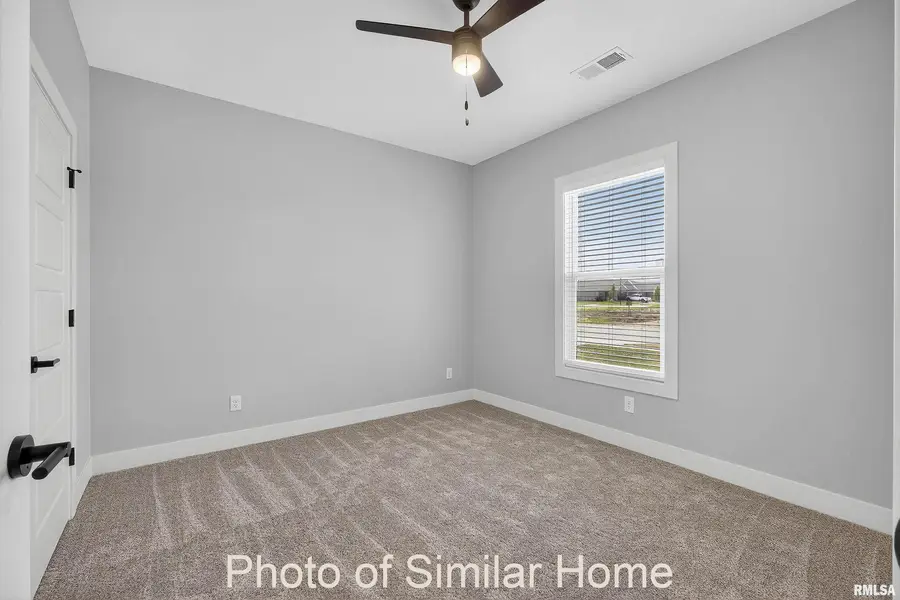 442 N 2nd Avenue, Eldridge, IA 52748 - #3