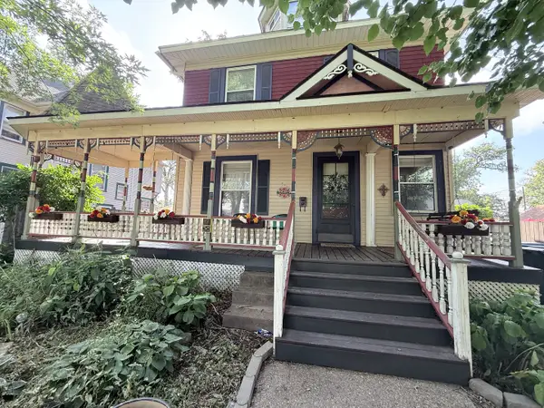 32 Oak Lane, Davenport, IA 52803