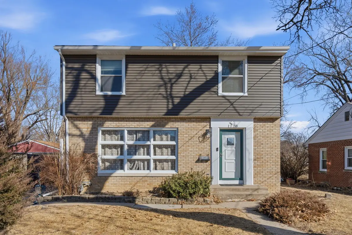 1228 Dover Court, Davenport, IA 52803 - #1