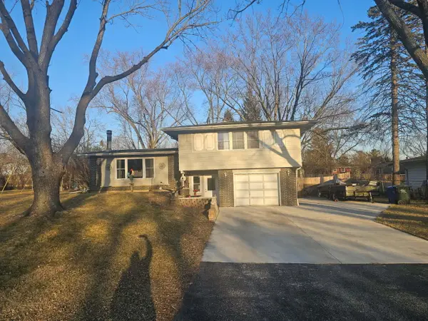 1852 Center Drive, Carpentersville, IL 60110