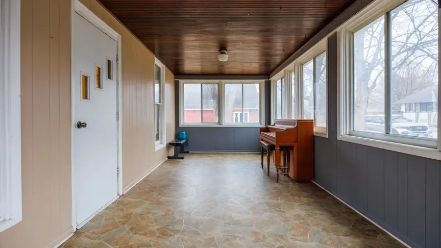 517 N Walnut Street, Clinton, IL 61727 - #2