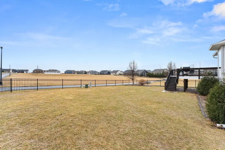 1425 Parkview Lane, Davenport, IA 52807 - #3