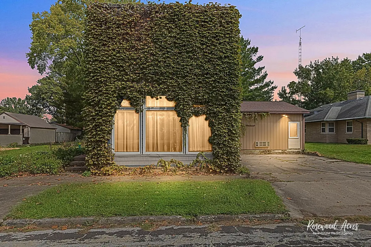 620 Tremont Street, Lincoln, IL 62656 - #1