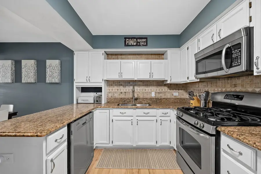 907 Thornwood Court #2, Saint Charles, IL 60174 - #3