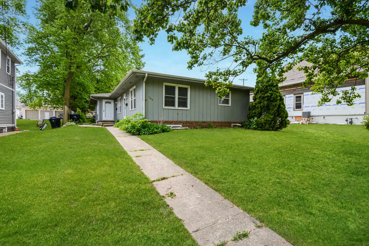 107 E Division Street, Bloomington, IL 61701 - #1