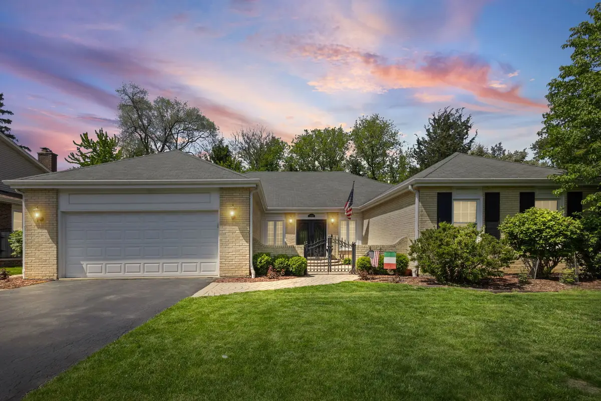 1132 Pine Tree Lane, Libertyville, IL 60048 - #1