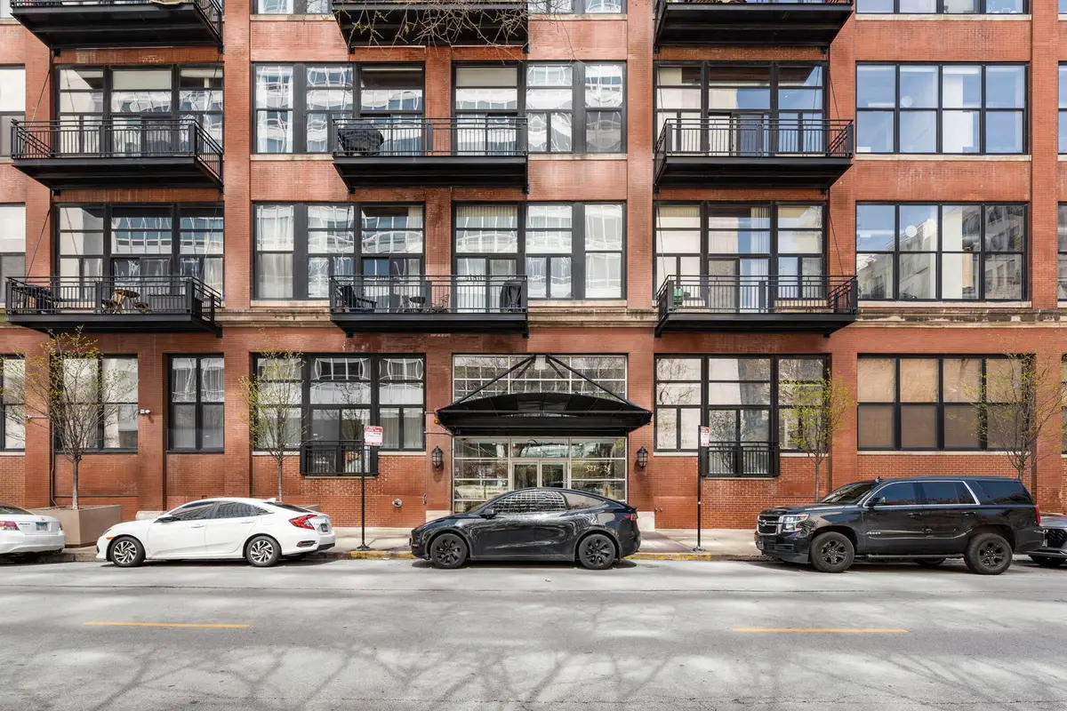 525 W Superior Street #623, Chicago, IL 60654 - #1