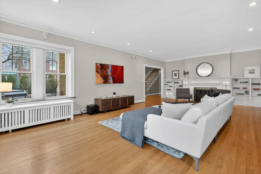 2440 Asbury Avenue, Evanston, IL 60201 - #3