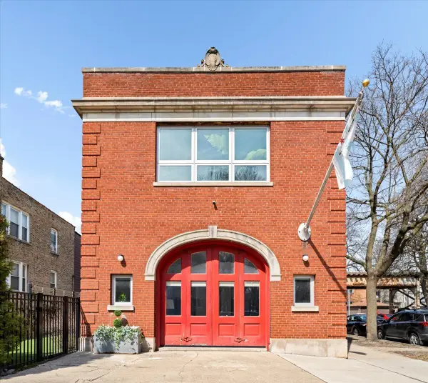 2100 W Eastwood Avenue, Chicago, IL 60625