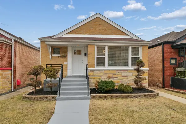 8133 S Saginaw Avenue, Chicago, IL 60617